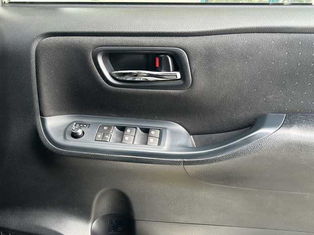 トヨタ ヴォクシー ハイブリッド V 愛知県 2014(平26)年 7.3万km ホワイトパールクリスタルシャイン 登録時走行距離72517キロ/社外ナ10インチナビ/(BT/CD/AMFMラジオ)/ビルトインETC/LEDオートヘッドランプ/シートヒーター(前席)/両側パワースライドドア/クルーズコントロール/革巻きステアリング/ステアリングスイッチ/スマートキー＆プッシュスタート/純正15インチアルミホイール/リアロールサンシェード/バックモニター/バックカメラ/前後方ドライブレコーダー/純正フロアマット/純正ドアバイザー/ワンオーナー/取扱説明書/保証書/整備記録簿