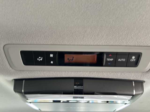 トヨタ ヴォクシー ハイブリッド V 愛知県 2014(平26)年 7.3万km ホワイトパールクリスタルシャイン 登録時走行距離72517キロ/社外ナ10インチナビ/(BT/CD/AMFMラジオ)/ビルトインETC/LEDオートヘッドランプ/シートヒーター(前席)/両側パワースライドドア/クルーズコントロール/革巻きステアリング/ステアリングスイッチ/スマートキー＆プッシュスタート/純正15インチアルミホイール/リアロールサンシェード/バックモニター/バックカメラ/前後方ドライブレコーダー/純正フロアマット/純正ドアバイザー/ワンオーナー/取扱説明書/保証書/整備記録簿