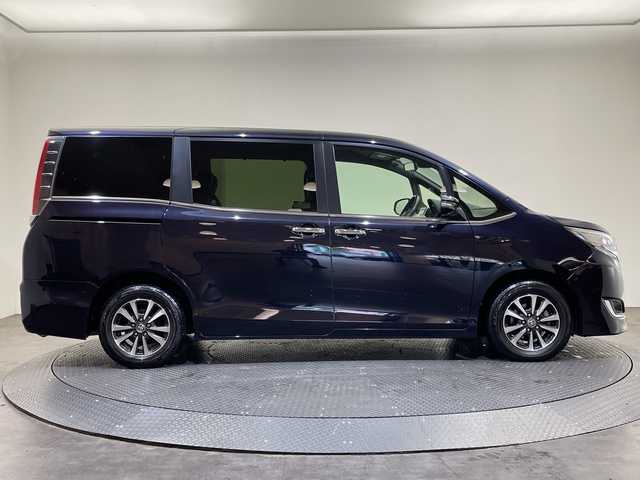 トヨタ エスクァイア Gi 愛媛県 2020(令2)年 4.4万km スパークリングブラックパールクリスタルシャイン ９型ナビ/フルセグ／Ｂｌｕｅｔｏｏｔｈ／ＵＳＢ/バックカメラ/１２．１型後席モニター/衝突軽減ブレーキ/クルーズコントロール/ＥＴＣ２．０/前後ドライブレコーダー/両側パワースライドドア/前後コーナーセンサー/レーンキープアシスト/オートマチックハイビーム/LEDヘッドライト