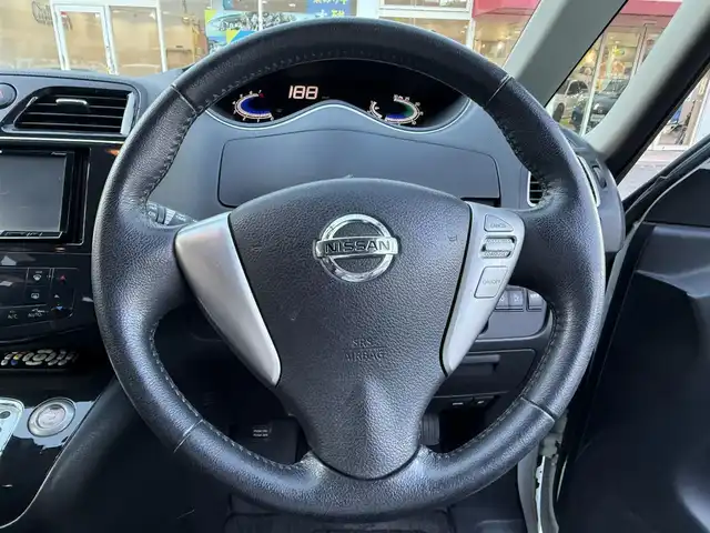 日産 セレナ ハイウェイスター 長崎県 2010(平22)年 6.7万km ブリリアントホワイトパール 登録時66389km/社外ナビ/・TV/・Bluetoothaudio/・DVD/ETC/バックカメラ/クルーズコントロール/前後ドライブレコーダー/社外フリップダウンモニター/両側パワースライドドア/電動格納ミラー