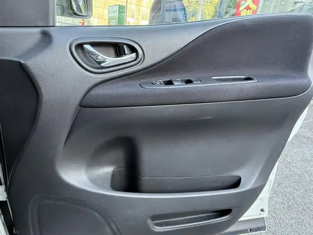 日産 セレナ ハイウェイスター 長崎県 2010(平22)年 6.7万km ブリリアントホワイトパール 登録時66389km/社外ナビ/・TV/・Bluetoothaudio/・DVD/ETC/バックカメラ/クルーズコントロール/前後ドライブレコーダー/社外フリップダウンモニター/両側パワースライドドア/電動格納ミラー