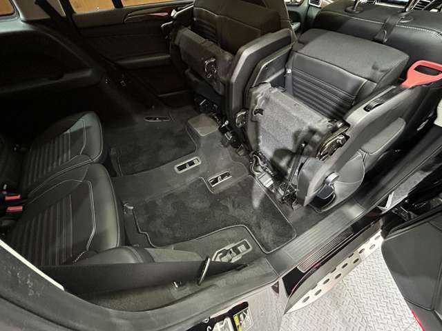 メルセデス・ベンツ ＧＬＳ３５０ｄ 4マチックスポーツ 千葉県 2018(平30)年 7.2万km オブシディアンブラック サンルーフ　/ｈａｒｍａｎｋａｒｄｏｎ　/黒革シート　/３６０°カメラ　/電動リアゲート　/パワーシート　/シートヒーター　/レーダーセーフティＰＫＧ　/キーレスゴー　/ＥＴＣ