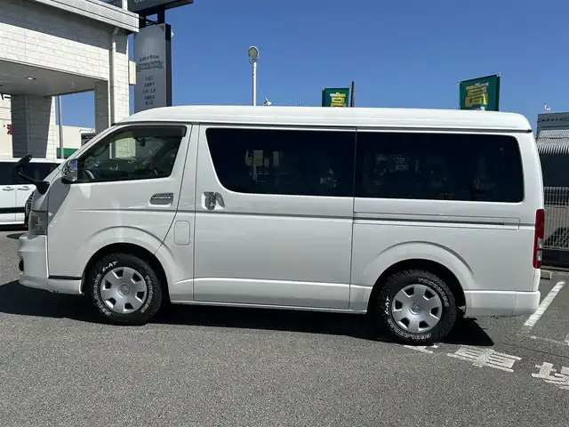 トヨタ ハイエース GL 奈良県 2013(平25)年 3.7万km ホワイトパールクリスタルシャイン インバーターDC電源/i seat ベッドキット/純正ディーラーナビ(VIE-X007W-8)/BT/CD/DVD//シンク付き/室内カーテン/社外後席モニター(ALPINE)/片側パワスラ/社外タイヤ(GEOLANDAR　X-AT)/バックカメラ/ETC/牽引フック/100V充電/オートLEDライト/三列シート/社外フロアマット(Vehicle)/取説・スペアキー付