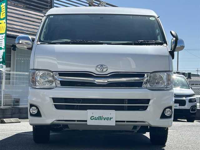 トヨタ ハイエース GL 奈良県 2013(平25)年 3.7万km ホワイトパールクリスタルシャイン インバーターDC電源/i seat ベッドキット/純正ディーラーナビ(VIE-X007W-8)/BT/CD/DVD//シンク付き/室内カーテン/社外後席モニター(ALPINE)/片側パワスラ/社外タイヤ(GEOLANDAR　X-AT)/バックカメラ/ETC/牽引フック/100V充電/オートLEDライト/三列シート/社外フロアマット(Vehicle)/取説・スペアキー付