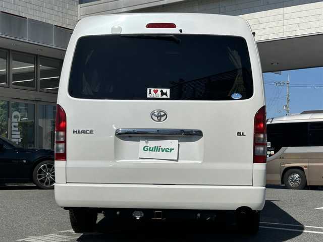トヨタ ハイエース GL 奈良県 2013(平25)年 3.7万km ホワイトパールクリスタルシャイン インバーターDC電源/i seat ベッドキット/純正ディーラーナビ(VIE-X007W-8)/BT/CD/DVD//シンク付き/室内カーテン/社外後席モニター(ALPINE)/片側パワスラ/社外タイヤ(GEOLANDAR　X-AT)/バックカメラ/ETC/牽引フック/100V充電/オートLEDライト/三列シート/社外フロアマット(Vehicle)/取説・スペアキー付