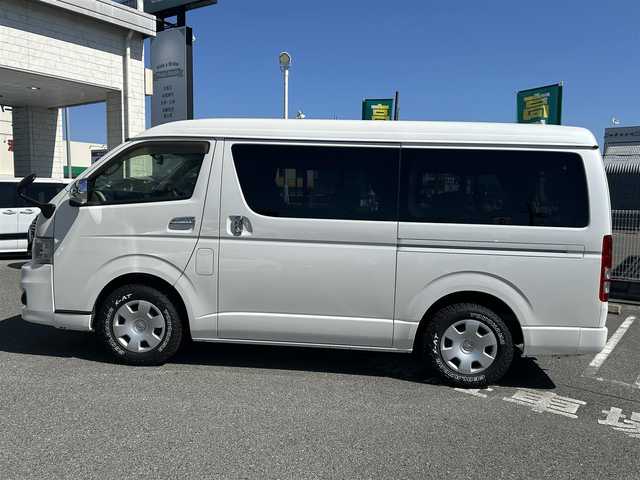 トヨタ ハイエース GL 奈良県 2013(平25)年 3.7万km ホワイトパールクリスタルシャイン インバーターDC電源/i seat ベッドキット/純正ディーラーナビ(VIE-X007W-8)/BT/CD/DVD//シンク付き/室内カーテン/社外後席モニター(ALPINE)/片側パワスラ/社外タイヤ(GEOLANDAR　X-AT)/バックカメラ/ETC/牽引フック/100V充電/オートLEDライト/三列シート/社外フロアマット(Vehicle)/取説・スペアキー付