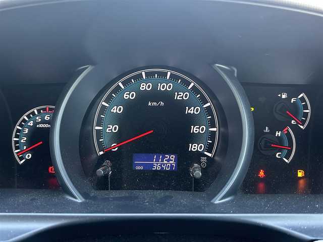 トヨタ ハイエース GL 奈良県 2013(平25)年 3.7万km ホワイトパールクリスタルシャイン インバーターDC電源/i seat ベッドキット/純正ディーラーナビ(VIE-X007W-8)/BT/CD/DVD//シンク付き/室内カーテン/社外後席モニター(ALPINE)/片側パワスラ/社外タイヤ(GEOLANDAR　X-AT)/バックカメラ/ETC/牽引フック/100V充電/オートLEDライト/三列シート/社外フロアマット(Vehicle)/取説・スペアキー付