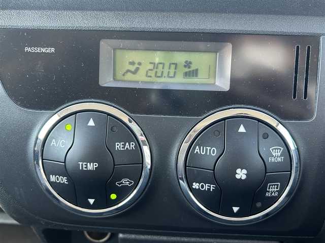 トヨタ ハイエース GL 奈良県 2013(平25)年 3.7万km ホワイトパールクリスタルシャイン インバーターDC電源/i seat ベッドキット/純正ディーラーナビ(VIE-X007W-8)/BT/CD/DVD//シンク付き/室内カーテン/社外後席モニター(ALPINE)/片側パワスラ/社外タイヤ(GEOLANDAR　X-AT)/バックカメラ/ETC/牽引フック/100V充電/オートLEDライト/三列シート/社外フロアマット(Vehicle)/取説・スペアキー付