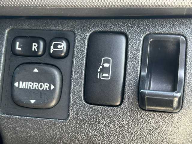 トヨタ ハイエース GL 奈良県 2013(平25)年 3.7万km ホワイトパールクリスタルシャイン インバーターDC電源/i seat ベッドキット/純正ディーラーナビ(VIE-X007W-8)/BT/CD/DVD//シンク付き/室内カーテン/社外後席モニター(ALPINE)/片側パワスラ/社外タイヤ(GEOLANDAR　X-AT)/バックカメラ/ETC/牽引フック/100V充電/オートLEDライト/三列シート/社外フロアマット(Vehicle)/取説・スペアキー付