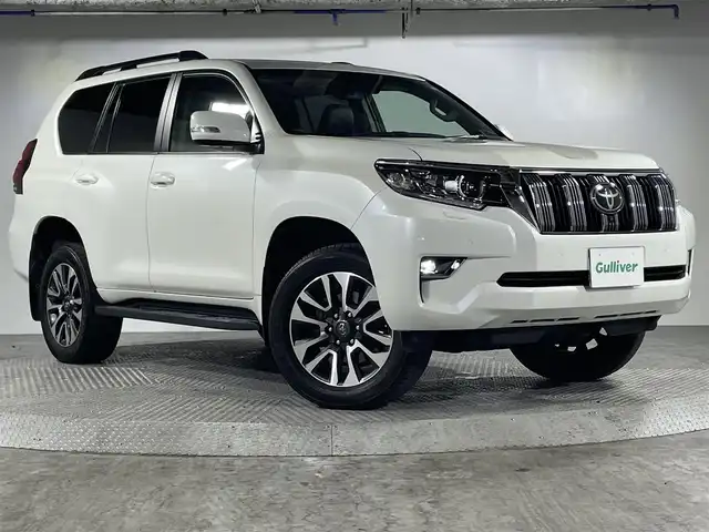 トヨタ ランドクルーザー プラド TX Lパッケージ 沖縄県 2023(令5)年 4.6万km ホワイトパールクリスタルシャイン 禁煙車/ワンオーナー/サンルーフ/3列シート/純正9インチナビ/AM/FM/Bluetooth/USB/Miracast/バックカメラ/全方位カメラ/黒レザーシート/パワーシートD/N/シートエアコンD/N/衝突軽減ブレーキ/レーンキープアシスト/ブラインドスポットモニター/コーナーセンサー前後/オートライト/オートマッチックハイビーム/ビルトインETC2.0/レーダークルーズコントロール/純正19インチアルミホイール/サイド・カーテンエアバッグ/センターデフロック/ダウンヒルアシストコントロール/保証書/取扱説明書/スマートキー/スペアキー有