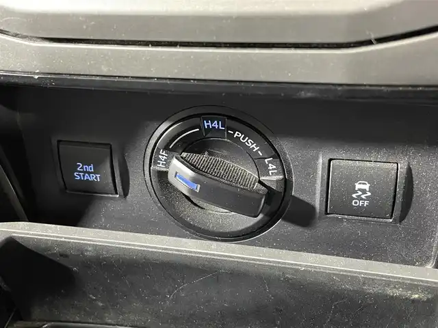 トヨタ ランドクルーザー プラド TX Lパッケージ 沖縄県 2023(令5)年 4.6万km ホワイトパールクリスタルシャイン 禁煙車/ワンオーナー/サンルーフ/3列シート/純正9インチナビ/AM/FM/Bluetooth/USB/Miracast/バックカメラ/全方位カメラ/黒レザーシート/パワーシートD/N/シートエアコンD/N/衝突軽減ブレーキ/レーンキープアシスト/ブラインドスポットモニター/コーナーセンサー前後/オートライト/オートマッチックハイビーム/ビルトインETC2.0/レーダークルーズコントロール/純正19インチアルミホイール/サイド・カーテンエアバッグ/センターデフロック/ダウンヒルアシストコントロール/保証書/取扱説明書/スマートキー/スペアキー有