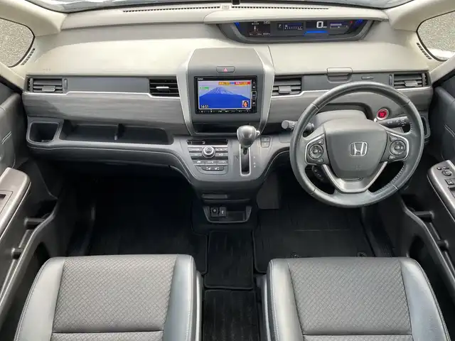 ホンダ フリード G ホンダセンシング 千葉県 2019(令1)年 3.7万km プラチナホワイトパール 純正SDナビ/(AM/FM/SD/DVD/BT/フルセグTV/AUX/iPod)/バックカメラ/前後ドライブレコーダー/衝突被害軽減システム/車線逸脱警報/クルーズコントロール/オートライト/ウィンカーミラー/電動格納ミラー/純正15インチAW/シートヒーター/シートリフター/プッシュスタート/スマートキー/フロアマット/ハーフレザーシート/両側パワースライドドア/横滑り防止装置/ETC/アイドリングストップ/LEDヘッドライト