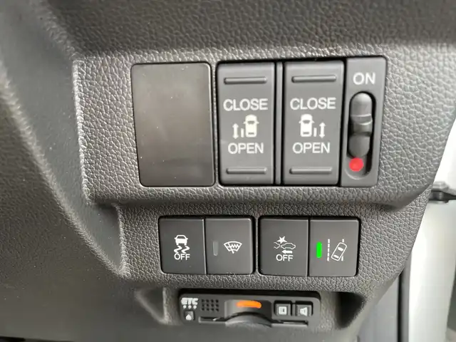 ホンダ フリード G ホンダセンシング 千葉県 2019(令1)年 3.7万km プラチナホワイトパール 純正SDナビ/(AM/FM/SD/DVD/BT/フルセグTV/AUX/iPod)/バックカメラ/前後ドライブレコーダー/衝突被害軽減システム/車線逸脱警報/クルーズコントロール/オートライト/ウィンカーミラー/電動格納ミラー/純正15インチAW/シートヒーター/シートリフター/プッシュスタート/スマートキー/フロアマット/ハーフレザーシート/両側パワースライドドア/横滑り防止装置/ETC/アイドリングストップ/LEDヘッドライト