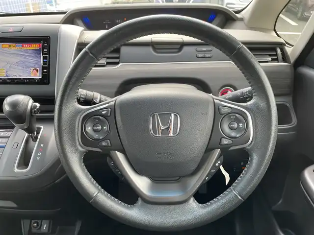 ホンダ フリード G ホンダセンシング 千葉県 2019(令1)年 3.7万km プラチナホワイトパール 純正SDナビ/(AM/FM/SD/DVD/BT/フルセグTV/AUX/iPod)/バックカメラ/前後ドライブレコーダー/衝突被害軽減システム/車線逸脱警報/クルーズコントロール/オートライト/ウィンカーミラー/電動格納ミラー/純正15インチAW/シートヒーター/シートリフター/プッシュスタート/スマートキー/フロアマット/ハーフレザーシート/両側パワースライドドア/横滑り防止装置/ETC/アイドリングストップ/LEDヘッドライト