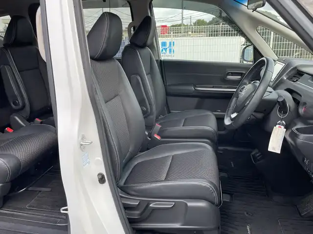 ホンダ フリード G ホンダセンシング 千葉県 2019(令1)年 3.7万km プラチナホワイトパール 純正SDナビ/(AM/FM/SD/DVD/BT/フルセグTV/AUX/iPod)/バックカメラ/前後ドライブレコーダー/衝突被害軽減システム/車線逸脱警報/クルーズコントロール/オートライト/ウィンカーミラー/電動格納ミラー/純正15インチAW/シートヒーター/シートリフター/プッシュスタート/スマートキー/フロアマット/ハーフレザーシート/両側パワースライドドア/横滑り防止装置/ETC/アイドリングストップ/LEDヘッドライト