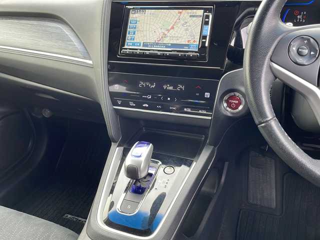 ホンダ シャトル ハイブリッド Z 青森県 2015(平27)年 11.6万km ティンテッドシルバーM 4WD/純正メモリナビ・フルセグTV/CD・DVD・Bluetooth・SD/バックカメラ/合皮コンビシート/前席シートヒーター/あんしんパッケージ/衝突軽減ブレーキ/クルーズコントロール/パドルシフト/ワイパーデアイサー/ビルトインETC/LEDヘッドライト/フォグランプ/純正16インチアルミ/ルーフレール/スマートキー/プッシュスタート