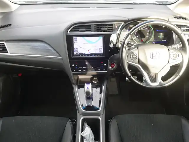 ホンダ シャトル ハイブリッド Z スタイルエディション 山形県 2016(平28)年 7.4万km クリスタルブラックパール 4WD/ワンオーナー/衝突被害軽減システム/純正SDナビ/　　【CD DVD BT フルセグ USB AUX】/バックカメラ/クルーズコントロール/LEDオートライト/ハーフレザー/シートヒーター/純正アルミ/ステアリングスイッチ/パドルシフト/電動格納ウィンカーミラー/フォグランプ/スマートキー/ＥＴＣ