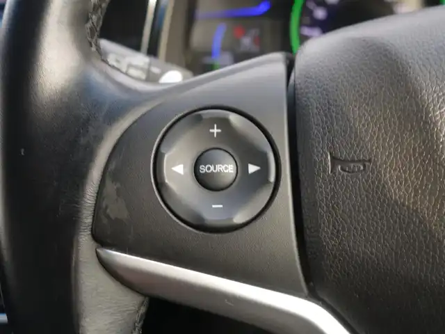 ホンダ シャトル ハイブリッド Z スタイルエディション 山形県 2016(平28)年 7.4万km クリスタルブラックパール 4WD/ワンオーナー/衝突被害軽減システム/純正SDナビ/　　【CD DVD BT フルセグ USB AUX】/バックカメラ/クルーズコントロール/LEDオートライト/ハーフレザー/シートヒーター/純正アルミ/ステアリングスイッチ/パドルシフト/電動格納ウィンカーミラー/フォグランプ/スマートキー/ＥＴＣ