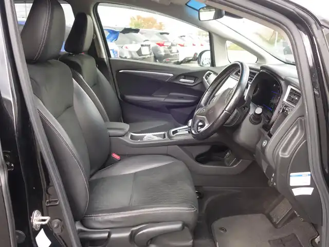 ホンダ シャトル ハイブリッド Z スタイルエディション 山形県 2016(平28)年 7.4万km クリスタルブラックパール 4WD/ワンオーナー/衝突被害軽減システム/純正SDナビ/　　【CD DVD BT フルセグ USB AUX】/バックカメラ/クルーズコントロール/LEDオートライト/ハーフレザー/シートヒーター/純正アルミ/ステアリングスイッチ/パドルシフト/電動格納ウィンカーミラー/フォグランプ/スマートキー/ＥＴＣ