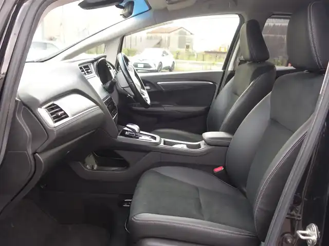 ホンダ シャトル ハイブリッド Z スタイルエディション 山形県 2016(平28)年 7.4万km クリスタルブラックパール 4WD/ワンオーナー/衝突被害軽減システム/純正SDナビ/　　【CD DVD BT フルセグ USB AUX】/バックカメラ/クルーズコントロール/LEDオートライト/ハーフレザー/シートヒーター/純正アルミ/ステアリングスイッチ/パドルシフト/電動格納ウィンカーミラー/フォグランプ/スマートキー/ＥＴＣ