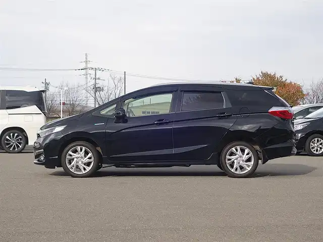 ホンダ シャトル ハイブリッド Z スタイルエディション 山形県 2016(平28)年 7.4万km クリスタルブラックパール 4WD/ワンオーナー/衝突被害軽減システム/純正SDナビ/　　【CD DVD BT フルセグ USB AUX】/バックカメラ/クルーズコントロール/LEDオートライト/ハーフレザー/シートヒーター/純正アルミ/ステアリングスイッチ/パドルシフト/電動格納ウィンカーミラー/フォグランプ/スマートキー/ＥＴＣ