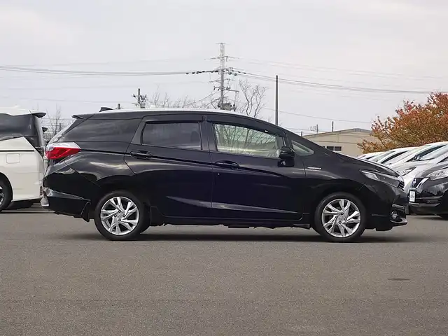 ホンダ シャトル ハイブリッド Z スタイルエディション 山形県 2016(平28)年 7.4万km クリスタルブラックパール 4WD/ワンオーナー/衝突被害軽減システム/純正SDナビ/　　【CD DVD BT フルセグ USB AUX】/バックカメラ/クルーズコントロール/LEDオートライト/ハーフレザー/シートヒーター/純正アルミ/ステアリングスイッチ/パドルシフト/電動格納ウィンカーミラー/フォグランプ/スマートキー/ＥＴＣ