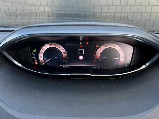 プジョー ５００８ GT ブルーHDi 埼玉県 2019(令1)年 4.8万km 黒 黒ハーフレザーシート /純正ナビ /リアモニター /アンビエンスライト /BSM /Apple Car Play /オートクルーズコントロール /全周囲カメラ /レーンキープアシスト /グリップコントロールシステム /パワーバックドア /ETC