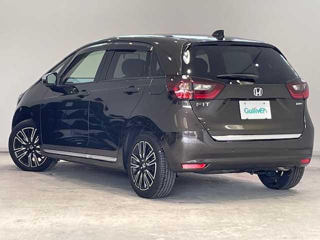 ホンダ フィット e:HEVリュクス 宮城県 2020(令2)年 6.5万km プレミアムグラマラスブロンズP ホンダセンシング/・急アクセル抑制機能/・トラフィックジャムアシスト/・衝突軽減ブレーキ/・先行車発進お知らせ機能/・歩行者事故低減ステアリング/・路外逸脱抑制機能/・渋滞時機能付アダプティブクルーズコントロール/・車線維持支援システム/・オートハイビーム/・誤発進抑制機能/・後方誤発進抑制機能/・近距離衝突軽減ブレーキ/・急アクセル抑制機能/純正ナビ/・フルセグTV/Bluetooth、CD/DVD/・前後コーナーセンサー/・ドライブレコーダー（前後）/シートヒーター/電子パーキング/・ブレーキホールド/純正フロアマット/・純正アルミホイール