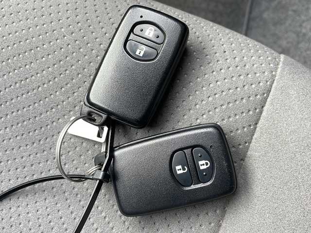 トヨタ プリウス S ツーリングセレクション 長野県 2009(平21)年 3.6万km ホワイトパールクリスタルシャイン 純正メーカーナビ/バックカメラ/ETC/プッシュスタート/純正17インチアルミ/前後コーナーセンサー/純正フロアマット