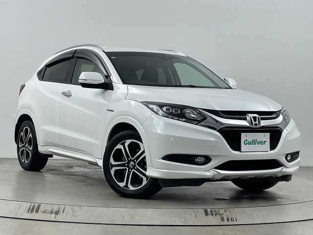 ホンダ ヴェゼル ハイブリッド Z 埼玉県 2015(平27)年 4.2万km ホワイトオーキッドパール 純正ナビ/(Bluetooth/USB/CD/DVD/AM/FM)/地デジワンセグ/バックカメラ/ETC/前方ドライブレコーダー/クルーズコントロール/運転席・助手席シートヒーター/パドルシフト/リアクティブフォースペダル/スポーツモード/衝突軽減ブレーキ/電子パーキングシステム/ブレーキホールド/ウィンカーミラー/フロントフォグランプ/プッシュスタート/ステアリングリモコン/純正ドアバイザー/純正17インチアルミホイール