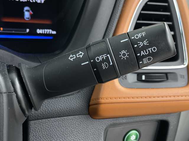 ホンダ ヴェゼル ハイブリッド Z 埼玉県 2015(平27)年 4.2万km ホワイトオーキッドパール 純正ナビ/(Bluetooth/USB/CD/DVD/AM/FM)/地デジワンセグ/バックカメラ/ETC/前方ドライブレコーダー/クルーズコントロール/運転席・助手席シートヒーター/パドルシフト/リアクティブフォースペダル/スポーツモード/衝突軽減ブレーキ/電子パーキングシステム/ブレーキホールド/ウィンカーミラー/フロントフォグランプ/プッシュスタート/ステアリングリモコン/純正ドアバイザー/純正17インチアルミホイール