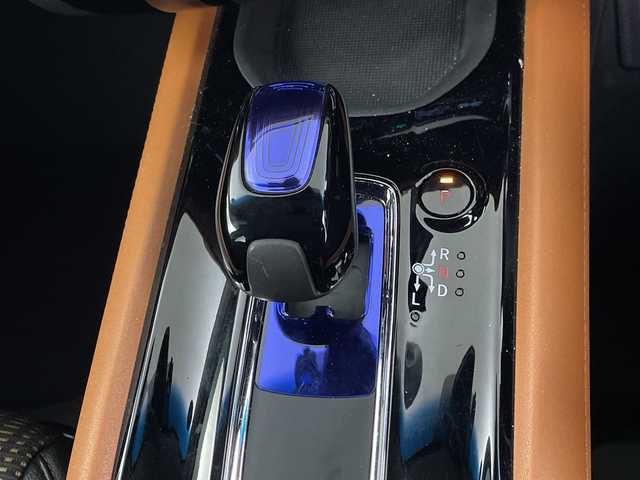 ホンダ ヴェゼル ハイブリッド Z 埼玉県 2015(平27)年 4.2万km ホワイトオーキッドパール 純正ナビ/(Bluetooth/USB/CD/DVD/AM/FM)/地デジワンセグ/バックカメラ/ETC/前方ドライブレコーダー/クルーズコントロール/運転席・助手席シートヒーター/パドルシフト/リアクティブフォースペダル/スポーツモード/衝突軽減ブレーキ/電子パーキングシステム/ブレーキホールド/ウィンカーミラー/フロントフォグランプ/プッシュスタート/ステアリングリモコン/純正ドアバイザー/純正17インチアルミホイール