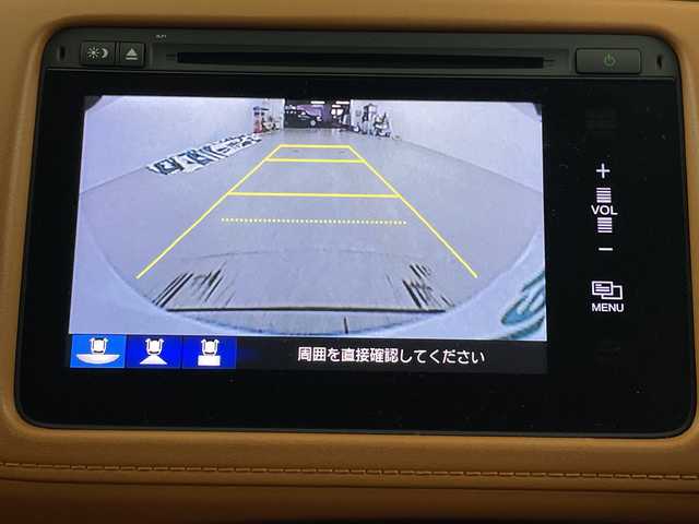 ホンダ ヴェゼル ハイブリッド Z 埼玉県 2015(平27)年 4.2万km ホワイトオーキッドパール 純正ナビ/(Bluetooth/USB/CD/DVD/AM/FM)/地デジワンセグ/バックカメラ/ETC/前方ドライブレコーダー/クルーズコントロール/運転席・助手席シートヒーター/パドルシフト/リアクティブフォースペダル/スポーツモード/衝突軽減ブレーキ/電子パーキングシステム/ブレーキホールド/ウィンカーミラー/フロントフォグランプ/プッシュスタート/ステアリングリモコン/純正ドアバイザー/純正17インチアルミホイール