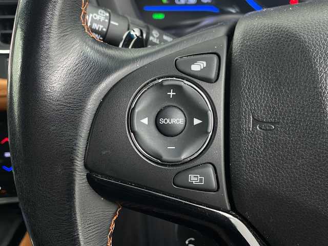 ホンダ ヴェゼル ハイブリッド Z 埼玉県 2015(平27)年 4.2万km ホワイトオーキッドパール 純正ナビ/(Bluetooth/USB/CD/DVD/AM/FM)/地デジワンセグ/バックカメラ/ETC/前方ドライブレコーダー/クルーズコントロール/運転席・助手席シートヒーター/パドルシフト/リアクティブフォースペダル/スポーツモード/衝突軽減ブレーキ/電子パーキングシステム/ブレーキホールド/ウィンカーミラー/フロントフォグランプ/プッシュスタート/ステアリングリモコン/純正ドアバイザー/純正17インチアルミホイール