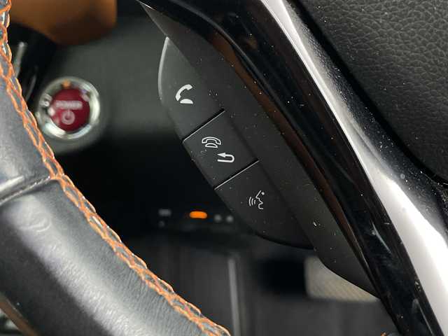 ホンダ ヴェゼル ハイブリッド Z 埼玉県 2015(平27)年 4.2万km ホワイトオーキッドパール 純正ナビ/(Bluetooth/USB/CD/DVD/AM/FM)/地デジワンセグ/バックカメラ/ETC/前方ドライブレコーダー/クルーズコントロール/運転席・助手席シートヒーター/パドルシフト/リアクティブフォースペダル/スポーツモード/衝突軽減ブレーキ/電子パーキングシステム/ブレーキホールド/ウィンカーミラー/フロントフォグランプ/プッシュスタート/ステアリングリモコン/純正ドアバイザー/純正17インチアルミホイール