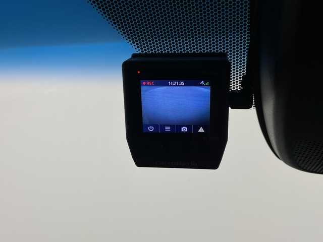 ホンダ ヴェゼル ハイブリッド Z 埼玉県 2015(平27)年 4.2万km ホワイトオーキッドパール 純正ナビ/(Bluetooth/USB/CD/DVD/AM/FM)/地デジワンセグ/バックカメラ/ETC/前方ドライブレコーダー/クルーズコントロール/運転席・助手席シートヒーター/パドルシフト/リアクティブフォースペダル/スポーツモード/衝突軽減ブレーキ/電子パーキングシステム/ブレーキホールド/ウィンカーミラー/フロントフォグランプ/プッシュスタート/ステアリングリモコン/純正ドアバイザー/純正17インチアルミホイール