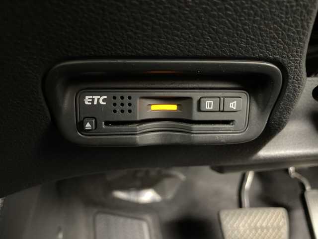 ホンダ ヴェゼル ハイブリッド Z 埼玉県 2015(平27)年 4.2万km ホワイトオーキッドパール 純正ナビ/(Bluetooth/USB/CD/DVD/AM/FM)/地デジワンセグ/バックカメラ/ETC/前方ドライブレコーダー/クルーズコントロール/運転席・助手席シートヒーター/パドルシフト/リアクティブフォースペダル/スポーツモード/衝突軽減ブレーキ/電子パーキングシステム/ブレーキホールド/ウィンカーミラー/フロントフォグランプ/プッシュスタート/ステアリングリモコン/純正ドアバイザー/純正17インチアルミホイール