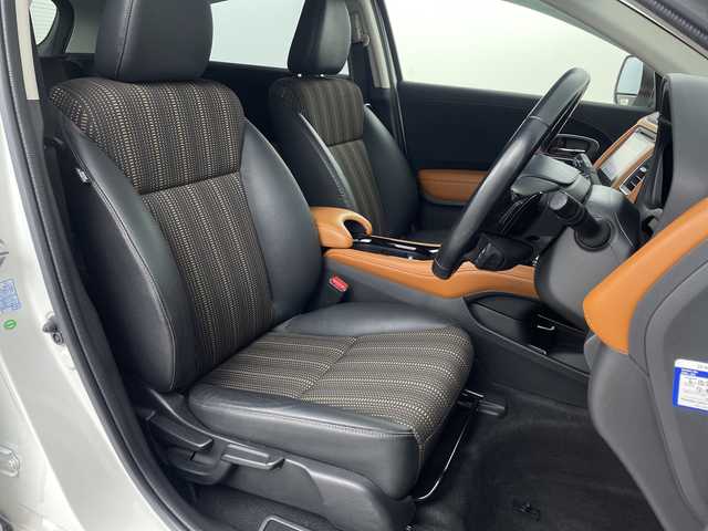 ホンダ ヴェゼル ハイブリッド Z 埼玉県 2015(平27)年 4.2万km ホワイトオーキッドパール 純正ナビ/(Bluetooth/USB/CD/DVD/AM/FM)/地デジワンセグ/バックカメラ/ETC/前方ドライブレコーダー/クルーズコントロール/運転席・助手席シートヒーター/パドルシフト/リアクティブフォースペダル/スポーツモード/衝突軽減ブレーキ/電子パーキングシステム/ブレーキホールド/ウィンカーミラー/フロントフォグランプ/プッシュスタート/ステアリングリモコン/純正ドアバイザー/純正17インチアルミホイール