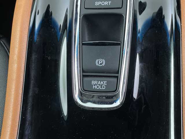 ホンダ ヴェゼル ハイブリッド Z 埼玉県 2015(平27)年 4.2万km ホワイトオーキッドパール 純正ナビ/(Bluetooth/USB/CD/DVD/AM/FM)/地デジワンセグ/バックカメラ/ETC/前方ドライブレコーダー/クルーズコントロール/運転席・助手席シートヒーター/パドルシフト/リアクティブフォースペダル/スポーツモード/衝突軽減ブレーキ/電子パーキングシステム/ブレーキホールド/ウィンカーミラー/フロントフォグランプ/プッシュスタート/ステアリングリモコン/純正ドアバイザー/純正17インチアルミホイール