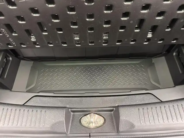 スズキ ハスラー Jスタイル 三重県 2022(令4)年 6.1万km クールカーキパールメタリック/ホワイト2トーンルーフ マイルドハイブリッド/FF/インパネCVT/【OP】純正 9インチナビ/（CD/DVD/FM/AM/Bluetooth/USB/iPod/SmartDeviceLink/Apple CarPlay/AndroidAuto）/【OP】全方位モニター/スズキセーフティサポート/・デュアルカメラブレーキサポート/・車線逸脱警報機能／ふらつき警報機能／車線逸脱抑制機能/・リヤパーキングセンサー/・標識認識機能（車両進入禁止、はみ出し通行禁止、最高速度、一時停止）/・先行車発進お知らせ機能/など/装備/・【OP】ルーフレール＆2トーンカラー/・ハーフレザーシート/・シートヒーター（D/N）/・オートエアコン/・オートライト/・LED ヘッドランプ＋フロントフォグランプ/・ハイビームアシスト/・ステアリングスイッチ/・プッシュスタート/・電動格納ドアミラー（ウインカーランプ付）/・純正15inAW/・保/取/ナビ取/・スマートキーx2（メカキー付属分のみ）/など