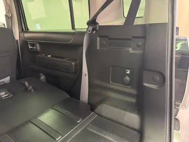 スズキ ハスラー Jスタイル 三重県 2022(令4)年 6.1万km クールカーキパールメタリック/ホワイト2トーンルーフ マイルドハイブリッド/FF/インパネCVT/【OP】純正 9インチナビ/（CD/DVD/FM/AM/Bluetooth/USB/iPod/SmartDeviceLink/Apple CarPlay/AndroidAuto）/【OP】全方位モニター/スズキセーフティサポート/・デュアルカメラブレーキサポート/・車線逸脱警報機能／ふらつき警報機能／車線逸脱抑制機能/・リヤパーキングセンサー/・標識認識機能（車両進入禁止、はみ出し通行禁止、最高速度、一時停止）/・先行車発進お知らせ機能/など/装備/・【OP】ルーフレール＆2トーンカラー/・ハーフレザーシート/・シートヒーター（D/N）/・オートエアコン/・オートライト/・LED ヘッドランプ＋フロントフォグランプ/・ハイビームアシスト/・ステアリングスイッチ/・プッシュスタート/・電動格納ドアミラー（ウインカーランプ付）/・純正15inAW/・保/取/ナビ取/・スマートキーx2（メカキー付属分のみ）/など