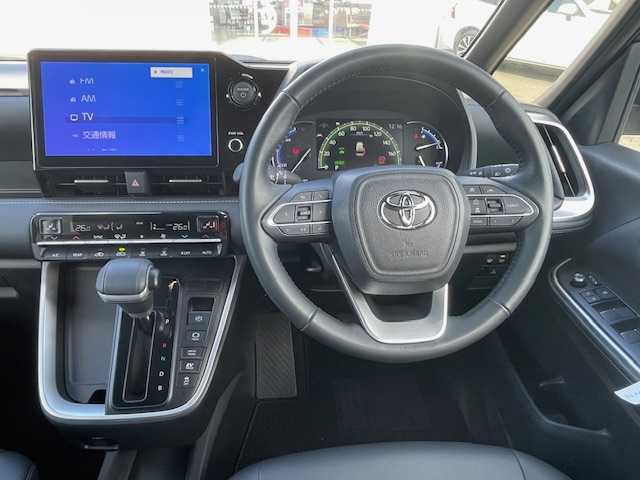 トヨタ ノア ハイブリッド S－Z 青森県 2024(令6)年 1.4万km アティチュードブラックマイカ ワンオーナー/ハーフレザーシート/トヨタセーフティーセンス/・プリクラッシュセーフティ/・アダプティブクルーズコントール/・オートマチックハイビーム/寒冷地仕様/バックカメラ/純正ディスプレイオーディオ/(ナビ/BT/フルセグ/ラジオ/HDMI)/ドライブレコーダー(前後)/AC100V/前席シートヒーター/両側パワースライドドア/LEDヘッドライト/スペアキー/TVキャンセラー/ビルトインETC2.0/205/60/16純正AW付夏タイヤ積込み/新車時保証書/取扱説明書