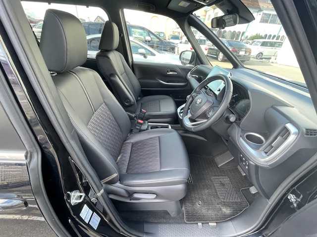 トヨタ ノア ハイブリッド S－Z 青森県 2024(令6)年 1.4万km アティチュードブラックマイカ ワンオーナー/ハーフレザーシート/トヨタセーフティーセンス/・プリクラッシュセーフティ/・アダプティブクルーズコントール/・オートマチックハイビーム/寒冷地仕様/バックカメラ/純正ディスプレイオーディオ/(ナビ/BT/フルセグ/ラジオ/HDMI)/ドライブレコーダー(前後)/AC100V/前席シートヒーター/両側パワースライドドア/LEDヘッドライト/スペアキー/TVキャンセラー/ビルトインETC2.0/205/60/16純正AW付夏タイヤ積込み/新車時保証書/取扱説明書