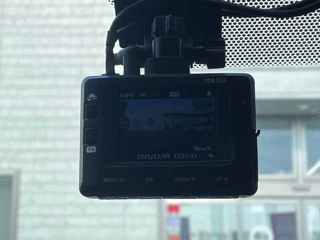 トヨタ ノア ハイブリッド S－Z 青森県 2024(令6)年 1.4万km アティチュードブラックマイカ ワンオーナー/ハーフレザーシート/トヨタセーフティーセンス/・プリクラッシュセーフティ/・アダプティブクルーズコントール/・オートマチックハイビーム/寒冷地仕様/バックカメラ/純正ディスプレイオーディオ/(ナビ/BT/フルセグ/ラジオ/HDMI)/ドライブレコーダー(前後)/AC100V/前席シートヒーター/両側パワースライドドア/LEDヘッドライト/スペアキー/TVキャンセラー/ビルトインETC2.0/205/60/16純正AW付夏タイヤ積込み/新車時保証書/取扱説明書