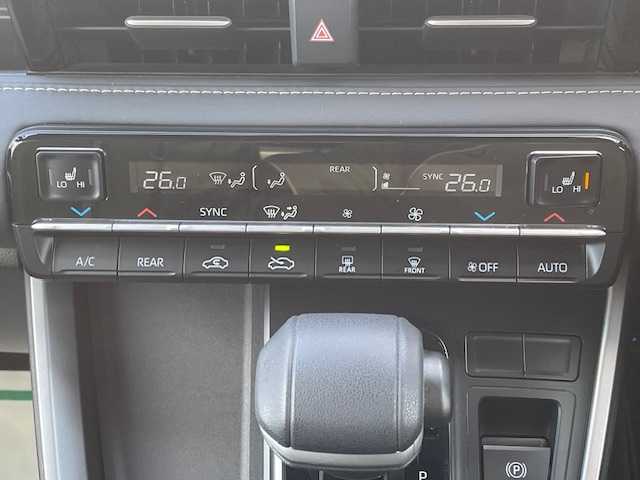 トヨタ ノア ハイブリッド S－Z 青森県 2024(令6)年 1.4万km アティチュードブラックマイカ ワンオーナー/ハーフレザーシート/トヨタセーフティーセンス/・プリクラッシュセーフティ/・アダプティブクルーズコントール/・オートマチックハイビーム/寒冷地仕様/バックカメラ/純正ディスプレイオーディオ/(ナビ/BT/フルセグ/ラジオ/HDMI)/ドライブレコーダー(前後)/AC100V/前席シートヒーター/両側パワースライドドア/LEDヘッドライト/スペアキー/TVキャンセラー/ビルトインETC2.0/205/60/16純正AW付夏タイヤ積込み/新車時保証書/取扱説明書