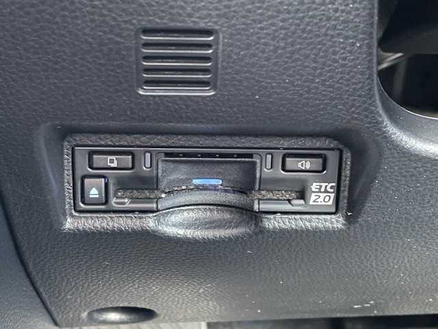 トヨタ ノア ハイブリッド S－Z 青森県 2024(令6)年 1.4万km アティチュードブラックマイカ ワンオーナー/ハーフレザーシート/トヨタセーフティーセンス/・プリクラッシュセーフティ/・アダプティブクルーズコントール/・オートマチックハイビーム/寒冷地仕様/バックカメラ/純正ディスプレイオーディオ/(ナビ/BT/フルセグ/ラジオ/HDMI)/ドライブレコーダー(前後)/AC100V/前席シートヒーター/両側パワースライドドア/LEDヘッドライト/スペアキー/TVキャンセラー/ビルトインETC2.0/205/60/16純正AW付夏タイヤ積込み/新車時保証書/取扱説明書