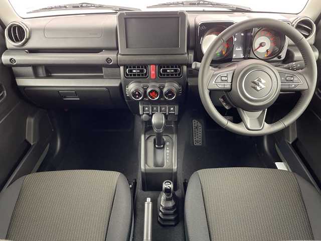 スズキ ジムニー XC 大阪府 2025(令7)年 0.1千km ジャングルグリーン 届出済未使用車/スズキセーフティサポート/　・デュアルセンサーブレーキサポート/　・誤発進抑制機能/　・車線逸脱警報機能/　・ふらつき警報機能/　・先行車発進お知らせ機能/　・ハイビームアシスト/　・横滑り防止機能/レーダークルーズコントロール/LEDヘッドライト/フォグランプ/オートライト/純正16インチアルミホイール/ダウンヒルアシストコントロール/コーナーセンサー/革巻きステアリング/スマートキー