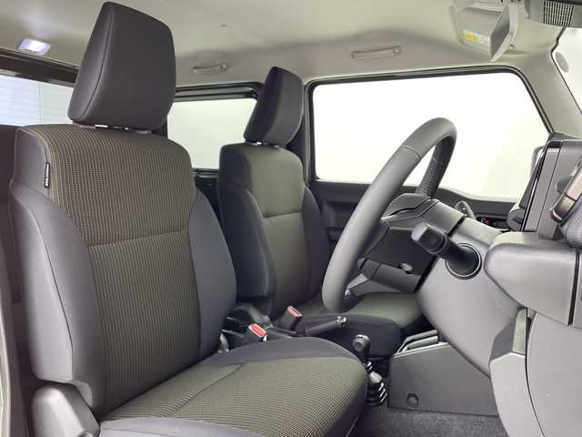 スズキ ジムニー XC 大阪府 2025(令7)年 0.1千km ジャングルグリーン 届出済未使用車/スズキセーフティサポート/　・デュアルセンサーブレーキサポート/　・誤発進抑制機能/　・車線逸脱警報機能/　・ふらつき警報機能/　・先行車発進お知らせ機能/　・ハイビームアシスト/　・横滑り防止機能/レーダークルーズコントロール/LEDヘッドライト/フォグランプ/オートライト/純正16インチアルミホイール/ダウンヒルアシストコントロール/コーナーセンサー/革巻きステアリング/スマートキー