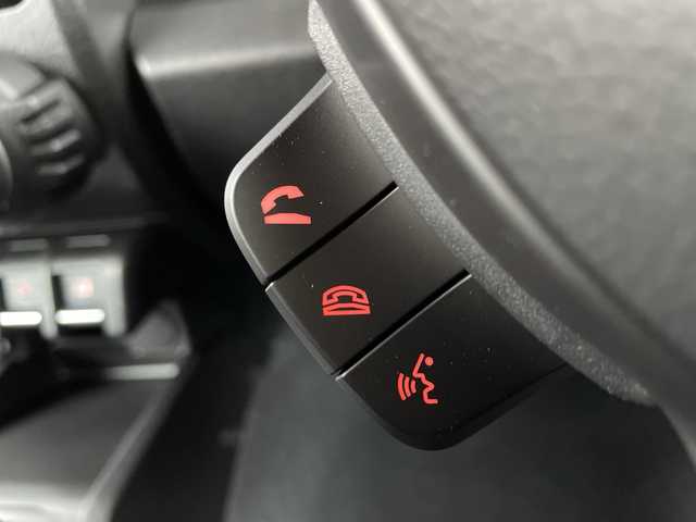 スズキ ジムニー XC 大阪府 2025(令7)年 0.1千km ジャングルグリーン 届出済未使用車/スズキセーフティサポート/　・デュアルセンサーブレーキサポート/　・誤発進抑制機能/　・車線逸脱警報機能/　・ふらつき警報機能/　・先行車発進お知らせ機能/　・ハイビームアシスト/　・横滑り防止機能/レーダークルーズコントロール/LEDヘッドライト/フォグランプ/オートライト/純正16インチアルミホイール/ダウンヒルアシストコントロール/コーナーセンサー/革巻きステアリング/スマートキー