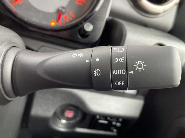 スズキ ジムニー XC 大阪府 2025(令7)年 0.1千km ジャングルグリーン 届出済未使用車/スズキセーフティサポート/　・デュアルセンサーブレーキサポート/　・誤発進抑制機能/　・車線逸脱警報機能/　・ふらつき警報機能/　・先行車発進お知らせ機能/　・ハイビームアシスト/　・横滑り防止機能/レーダークルーズコントロール/LEDヘッドライト/フォグランプ/オートライト/純正16インチアルミホイール/ダウンヒルアシストコントロール/コーナーセンサー/革巻きステアリング/スマートキー